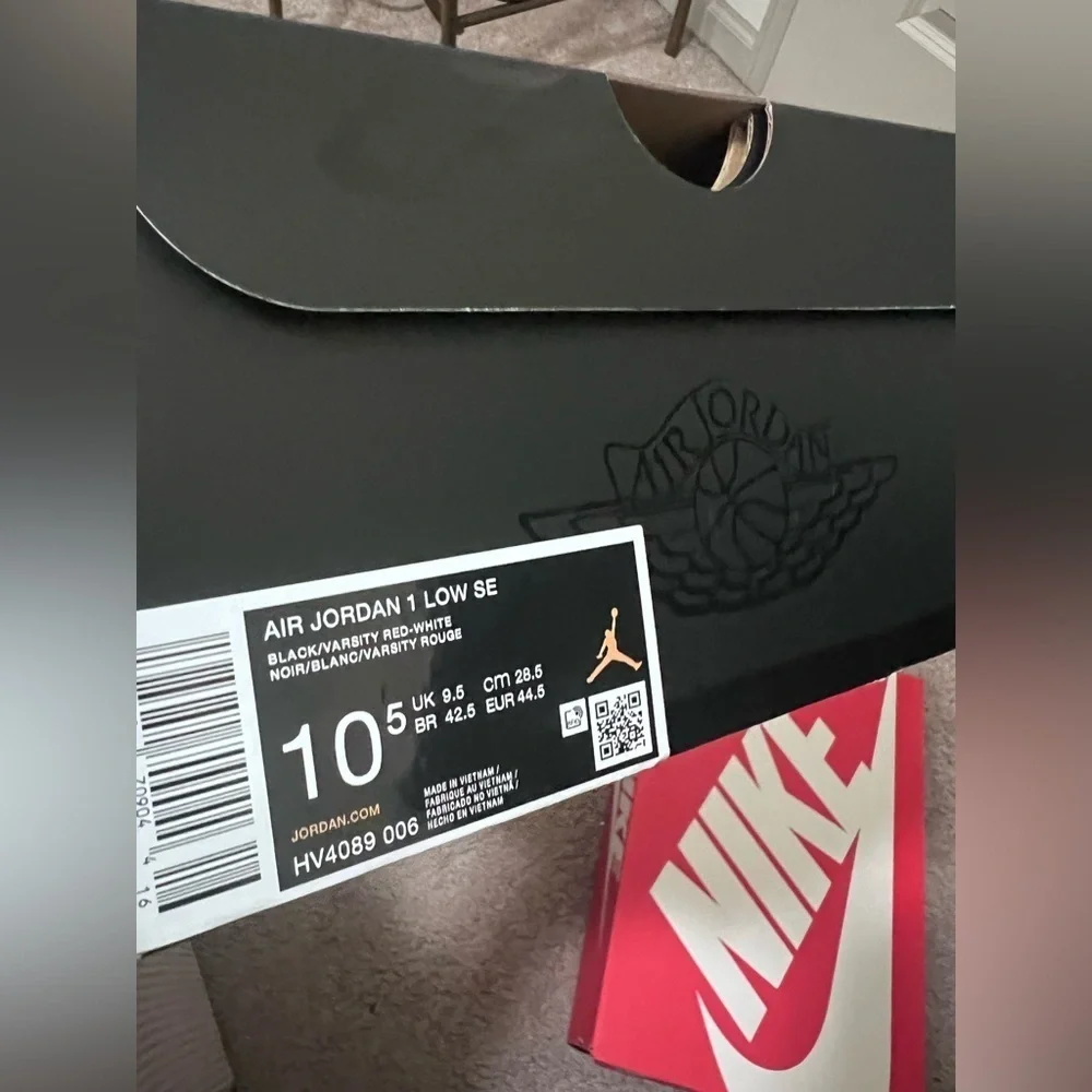 4 empty NIKE shoe boxes men size 10.5
